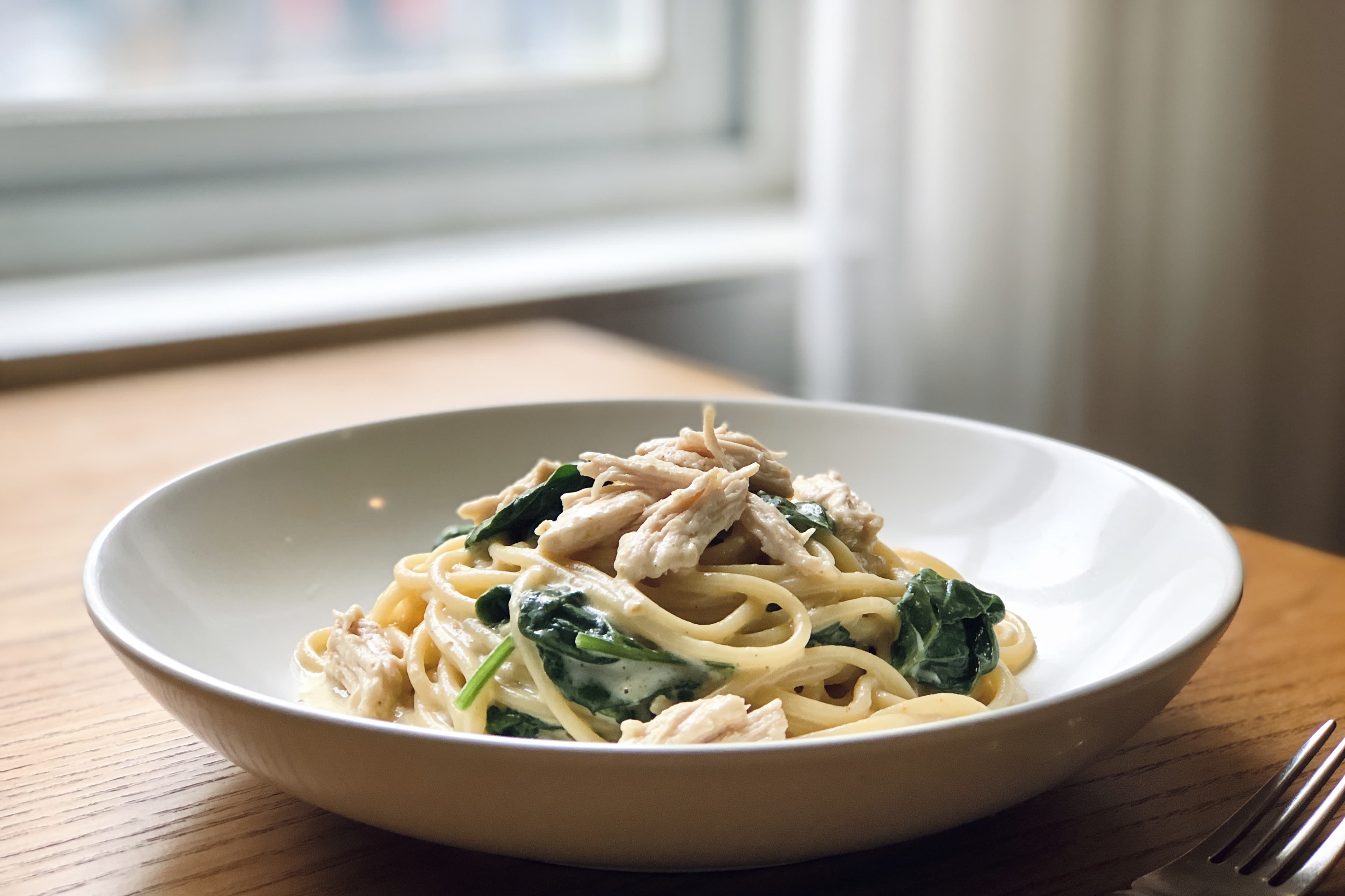 Spaghettis crémeux au poulet et épinards