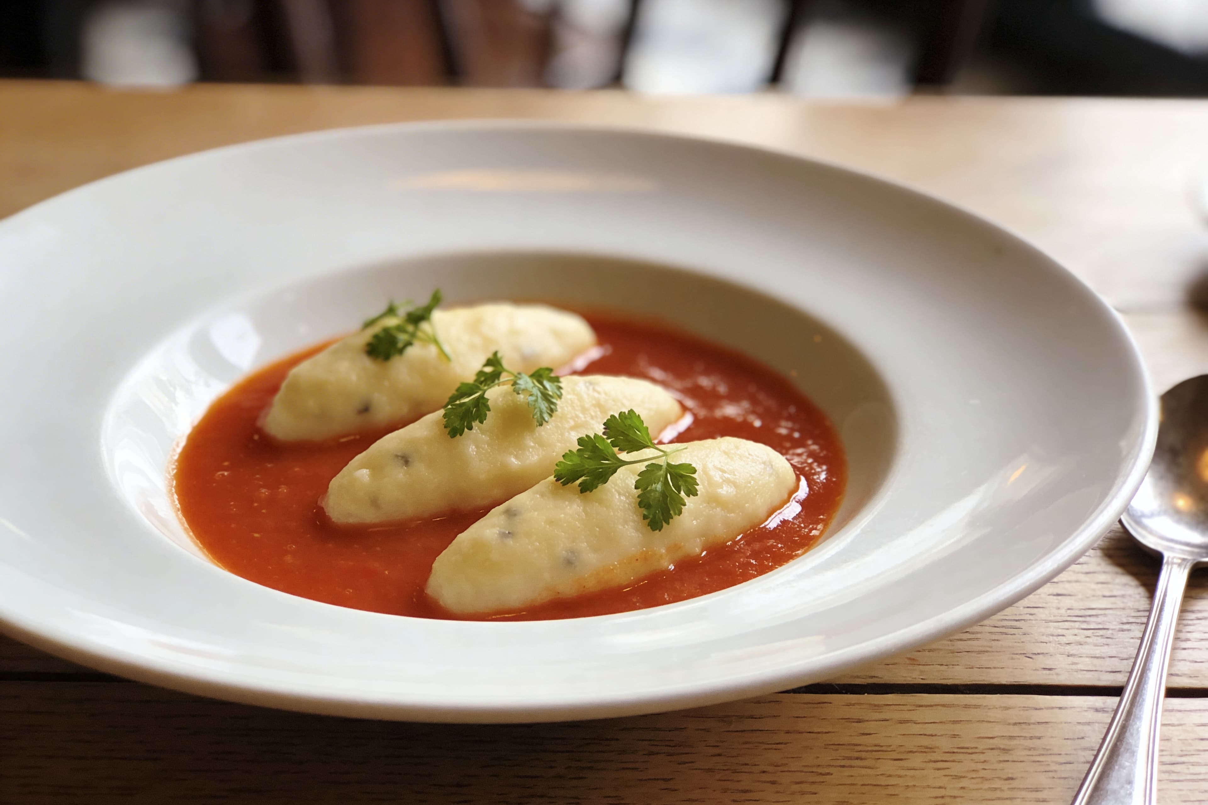 Quenelles de Brochet en Sauce Tomate Subtile