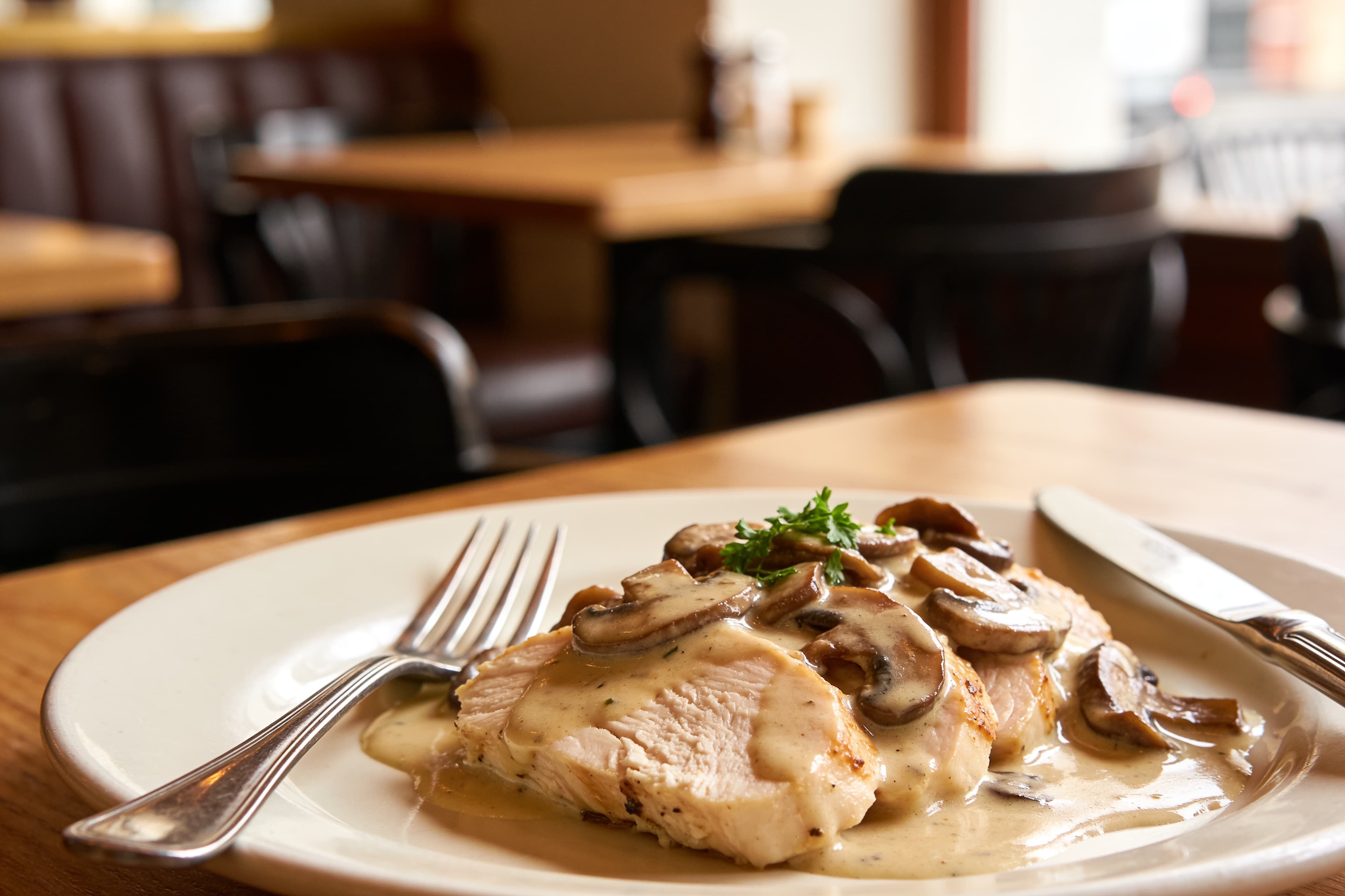 Blanc de Poulet aux Champignons et Crème