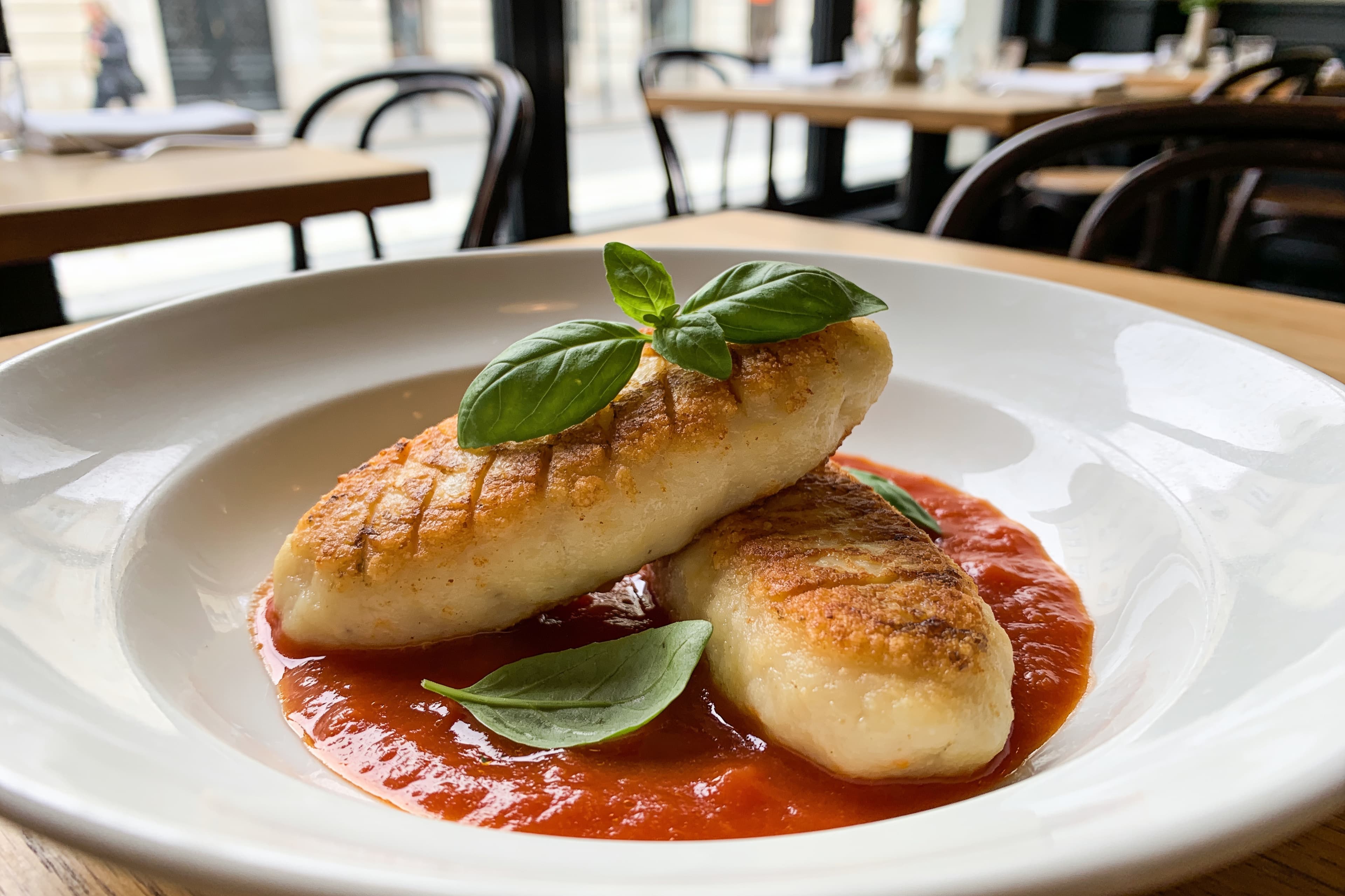 Quenelles de Brochet en Air Fryer, Sauce Tomate et Basilic